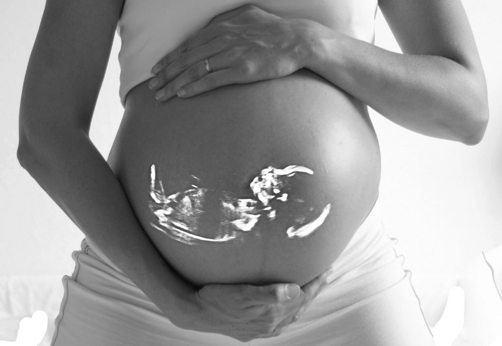 Grossesse et accouchement : symptômes, étapes et conseils essentiels