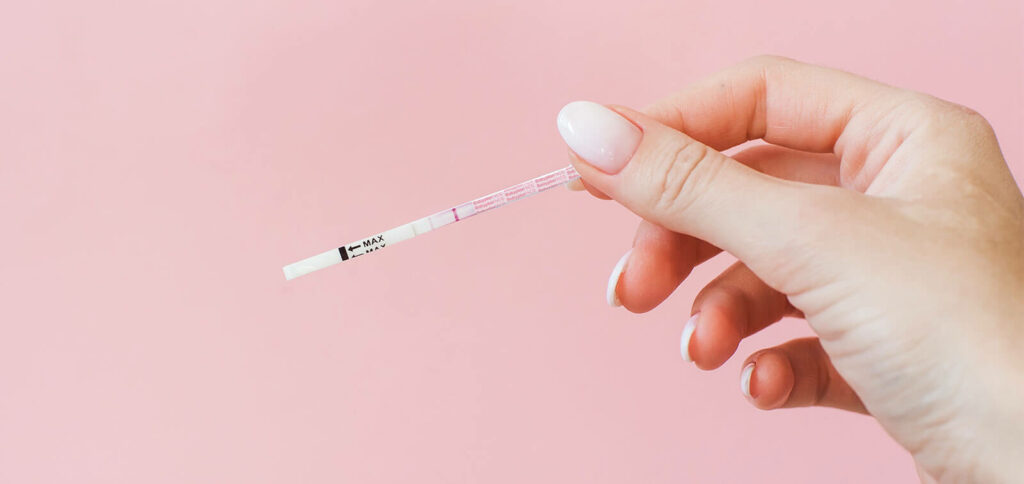 Kit Test d&rsquo;Ovulation et Test de Grossesse : Pourquoi les Acheter Ensemble ?