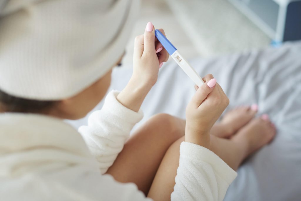 Je suis enceinte : que faire maintenant ? Tout ce qu’il faut savoir dès le début